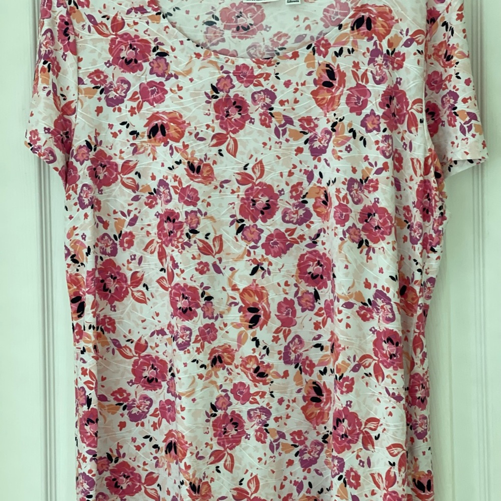 Beautiful Croft & Barrow blouse - pink
